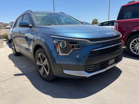 Certified 2023 Kia Niro EX FWD image 2