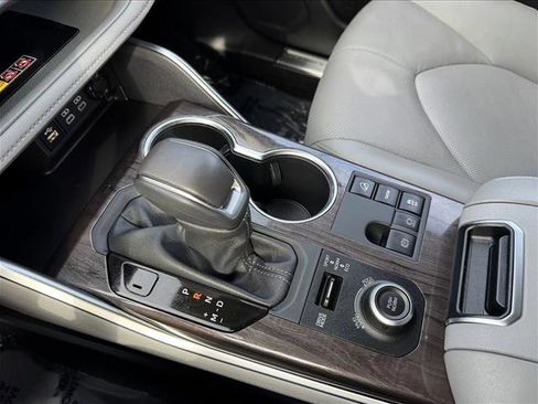 Certified 2026 Toyota Highlander Limited image 17