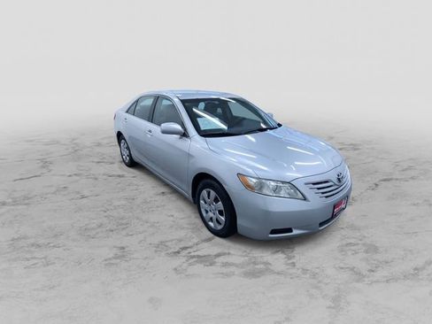 Used 2009 Toyota Camry LE image 3