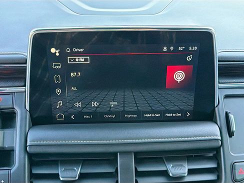 Used 2023 GMC Yukon SLT image 32