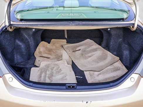 Used 2010 Toyota Camry LE image 22