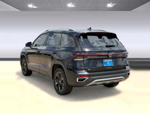 New 2026 Volkswagen Taos SE FWD image 3