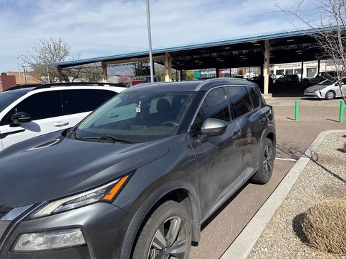 Used 2022 Nissan Rogue SL image 3