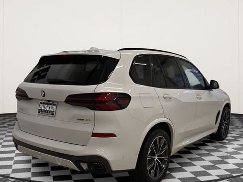 New 2026 BMW X5 xDrive40i w/ M Sport Package AWD/4WD image 4