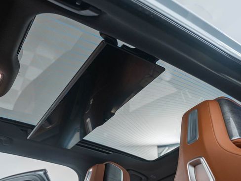 Used 2025 BMW 750e xDrive AWD/4WD image 34