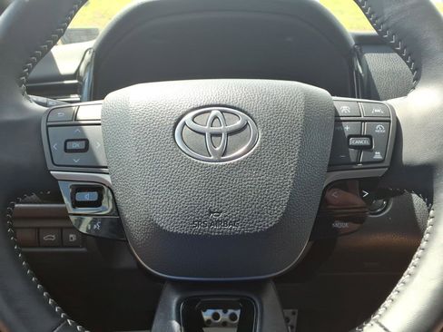 Used 2025 Toyota Camry SE w/ Convenience Package AWD/4WD image 31