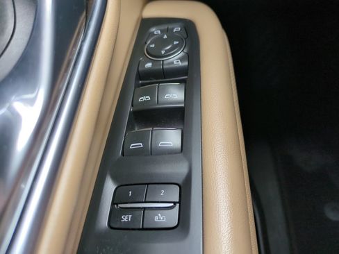 Used 2021 Chevrolet Tahoe Premier AWD/4WD image 24