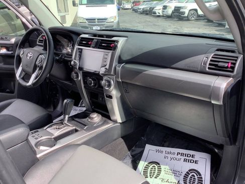 Used 2020 Toyota 4Runner SR5 Premium AWD/4WD image 34