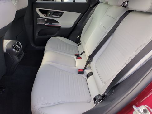 Used 2026 Mercedes-Benz GLC 300 4MATIC image 30