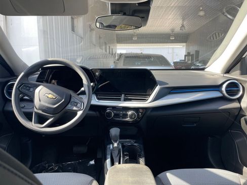 Used 2025 Chevrolet Trax LT image 31