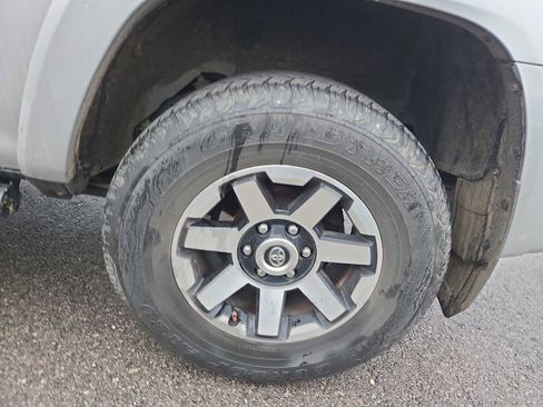 Used 2018 Toyota 4Runner SR5 Premium image 8