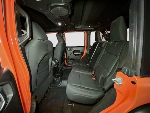 Used 2018 Jeep Wrangler Unlimited Sport S AWD/4WD image 32