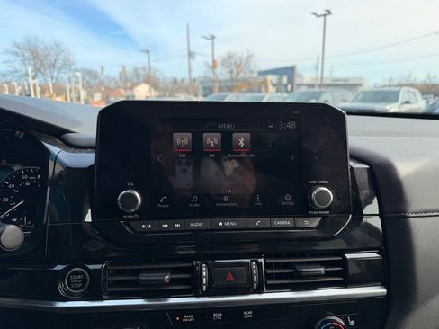 Used 2024 Nissan Pathfinder SV image 14