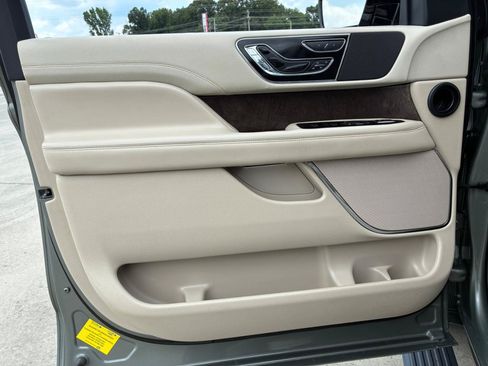 Used 2019 Lincoln Navigator Reserve w/ Cargo Package AWD/4WD image 10