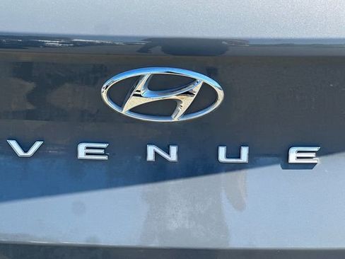 Used 2022 Hyundai Venue SEL image 30