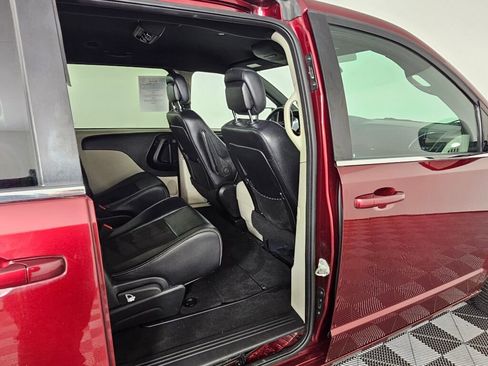 Used 2019 Dodge Grand Caravan SXT image 34