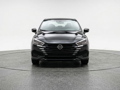 Used 2025 Nissan Versa SV image 2