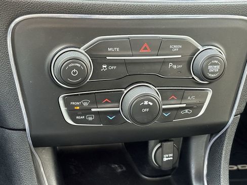 Used 2020 Dodge Charger SXT w/ Leather Interior Group image 19
