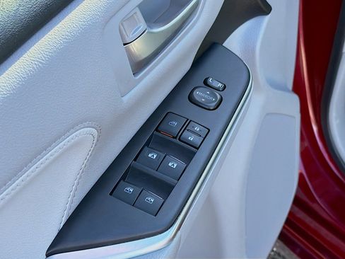 Used 2017 Toyota Camry XLE w/ Moonroof Package image 21