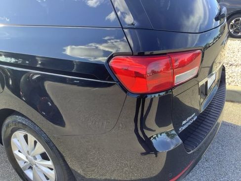 Used 2018 Kia Sedona LX w/ LX Essentials Premium Package FWD image 34