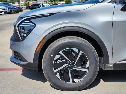 New 2025 Kia Sportage LX image 5