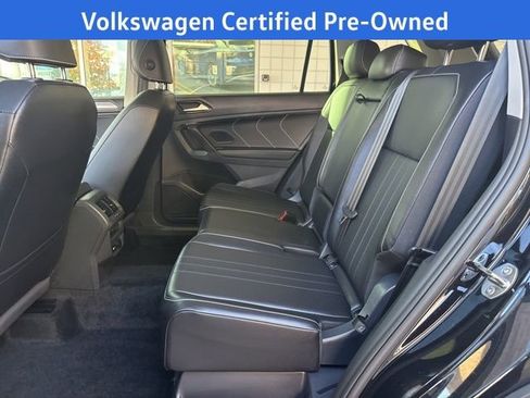 Certified 2024 Volkswagen Tiguan SE w/ Panoramic Sunroof Package image 19