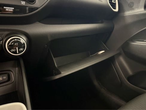 Used 2022 Hyundai Venue Limited FWD image 20
