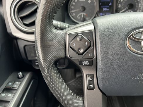 Used 2019 Toyota Tacoma TRD Off-Road w/ Technology Package AWD/4WD image 29