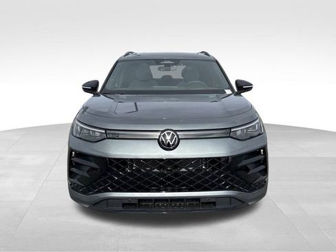 New 2026 Volkswagen Tiguan SE R-Line FWD image 8