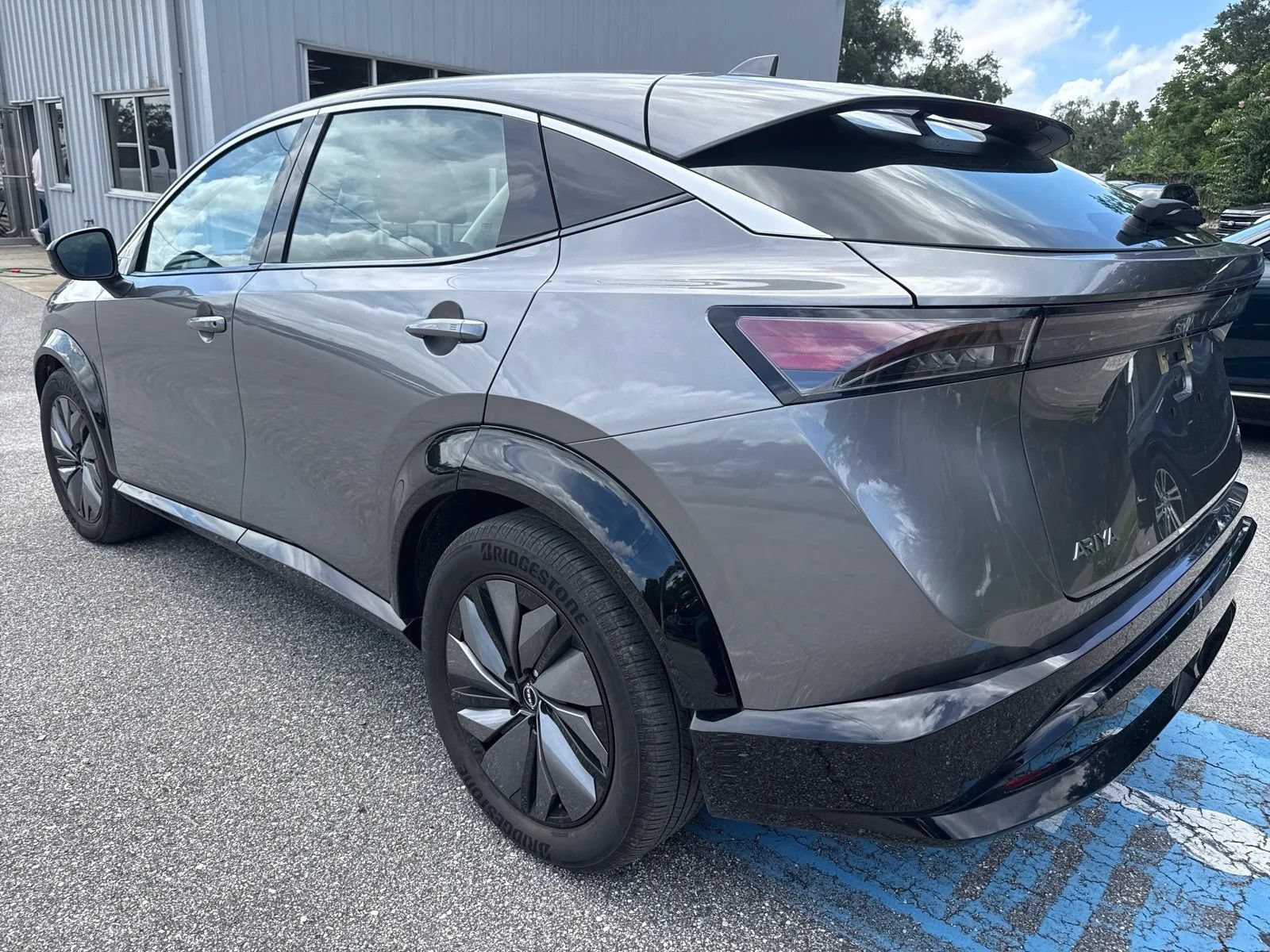 Used 2024 Nissan Ariya FWD image 11