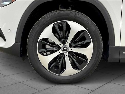 Certified 2025 Mercedes-Benz GLA 250 image 11