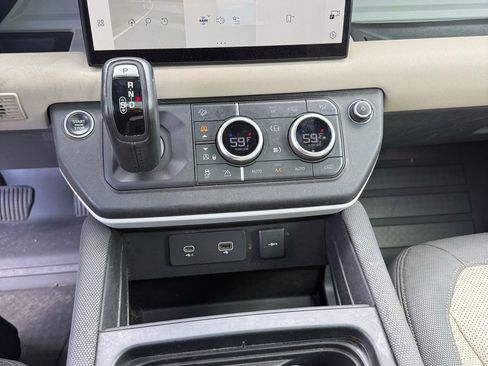 Used 2022 Land Rover Defender 110 X-Dynamic SE AWD/4WD image 8