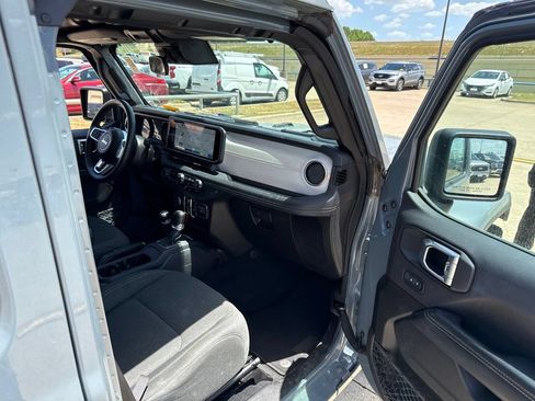 Used 2024 Jeep Wrangler Unlimited Sahara AWD/4WD image 16