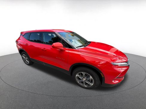 Used 2025 Chevrolet Blazer LT FWD image 2