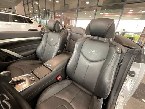 Used 2011 INFINITI G37 Convertible w/ Premium Pkg RWD image 10