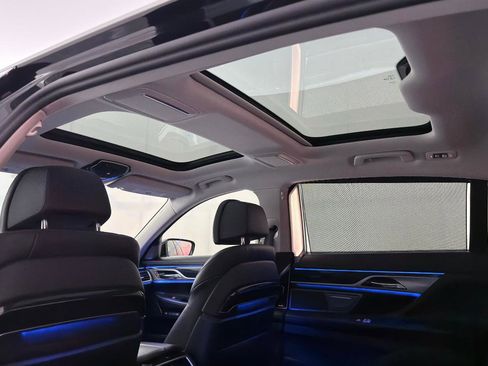 Used 2017 BMW 750i xDrive image 23