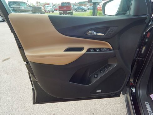 Used 2023 Chevrolet Equinox Premier FWD image 17