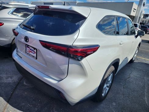 Used 2023 Toyota Highlander L image 3