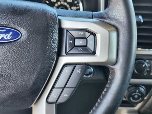 Used 2020 Ford F150 Lariat image 32