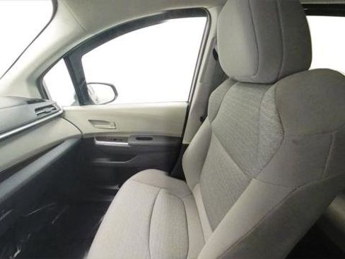 Certified 2023 Toyota Sienna LE image 28