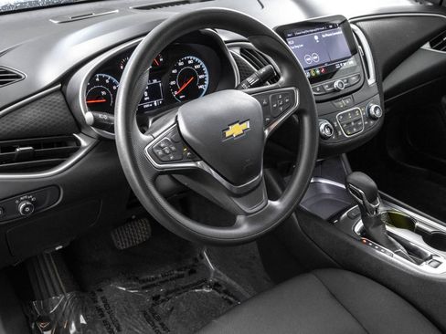 Used 2025 Chevrolet Malibu LT FWD image 4