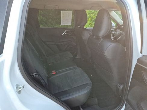 Used 2025 Mitsubishi Outlander SE AWD/4WD image 13