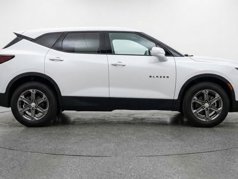 Used 2025 Chevrolet Blazer LT image 11