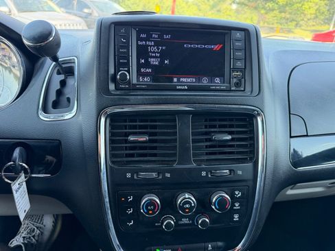Used 2019 Dodge Grand Caravan SXT FWD image 14