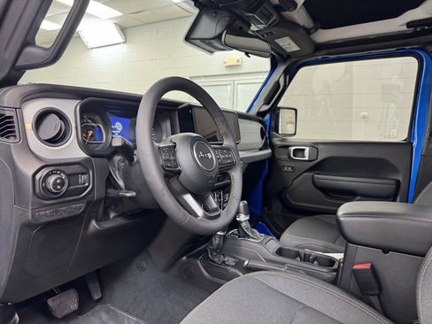 Used 2024 Jeep Gladiator Sport image 13