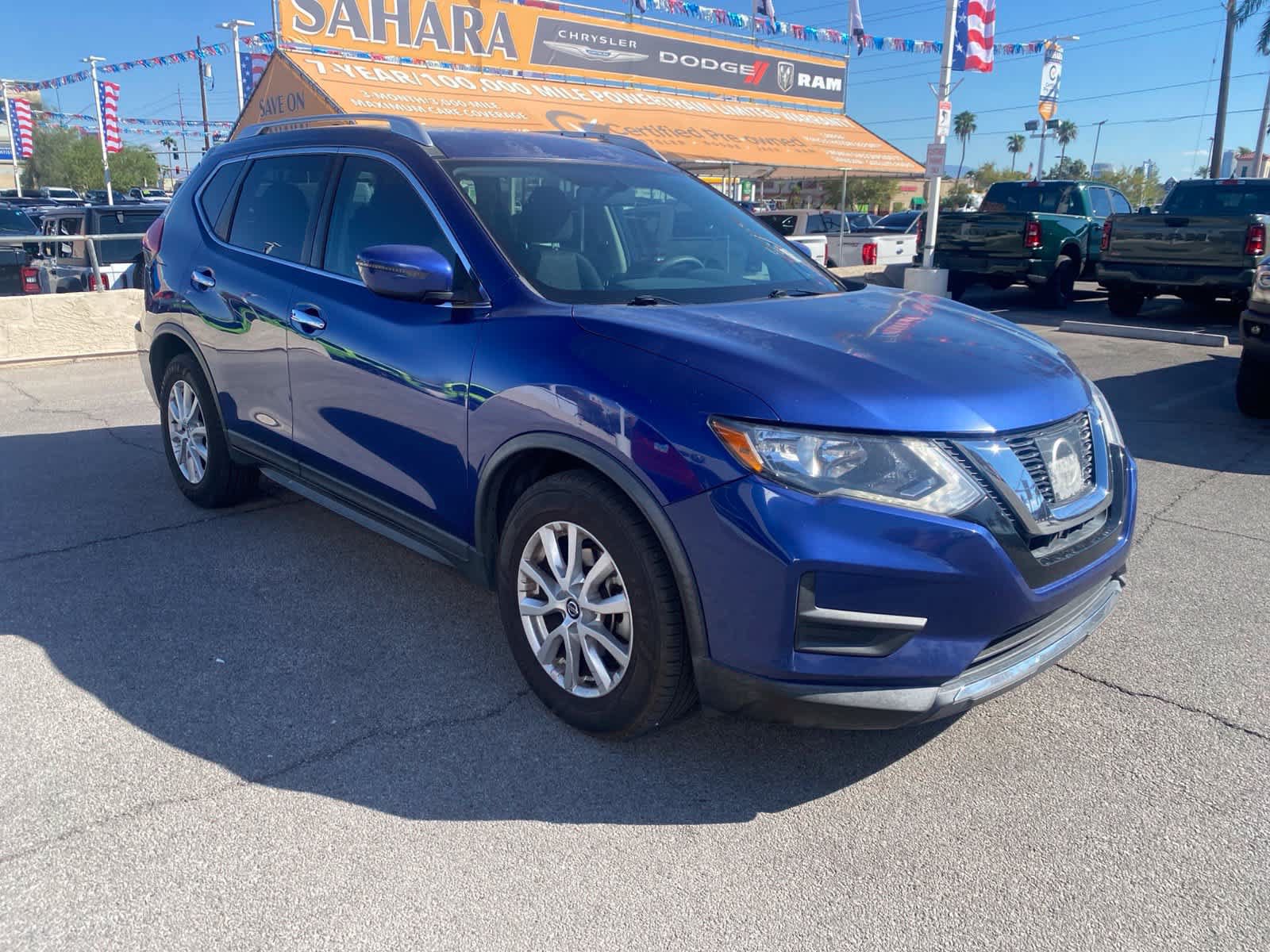 Used 2017 Nissan Rogue SV FWD image 3