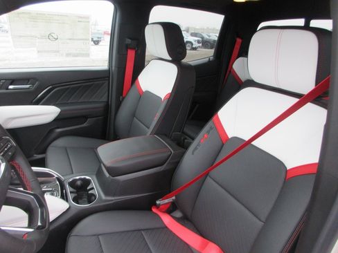 New 2026 GMC Canyon AT4X w/ LPO, Black Badging Package image 14