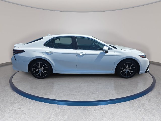 Used 2024 Toyota Camry SE FWD image 4