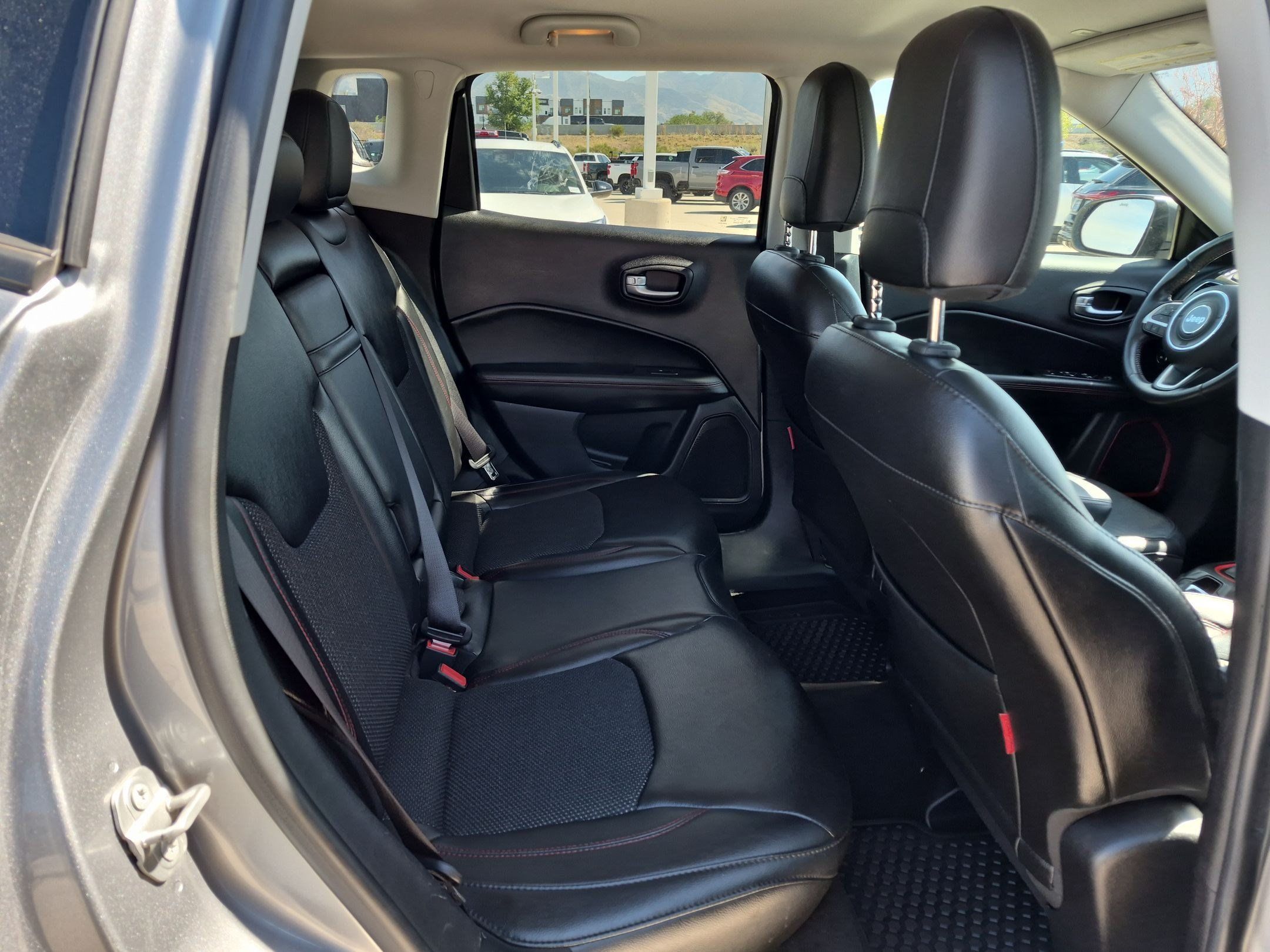Used 2018 Jeep Compass Trailhawk AWD/4WD image 28