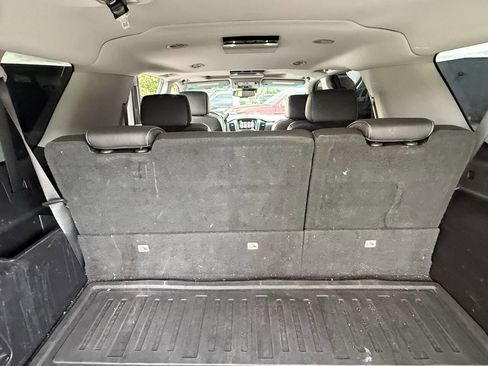 Used 2018 Chevrolet Suburban Premier RWD image 27